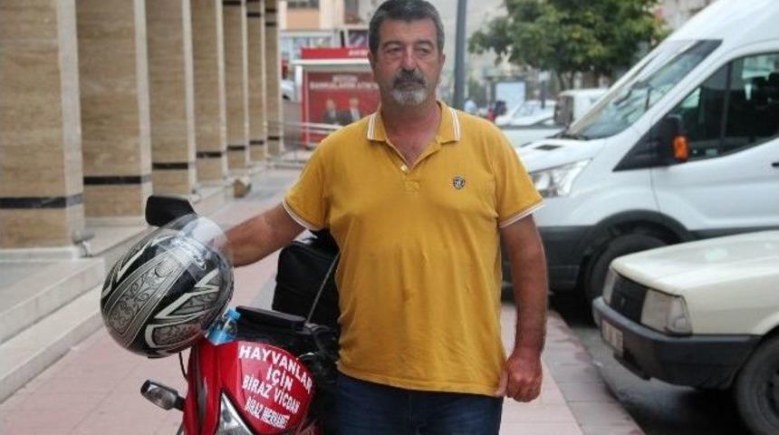 Hayvan Haklarına Dikkat &Ccedil;ekmek İ&ccedil;in Motosikletiyle Şehir Şehir Geziyor