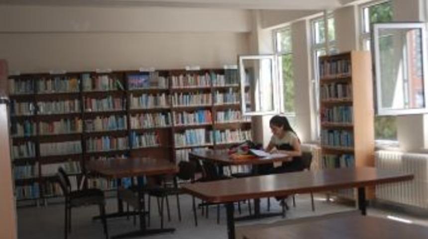 Okullar Tatil Olunca K&uuml;t&uuml;phaneye İlgi Azaldı