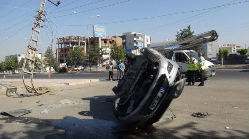 Takla Atan Ara&ccedil;ta Yaralanan 4 Kişi Ara&ccedil;tan &Ccedil;ıkıp Kaza Yerinden Ka&ccedil;tılar