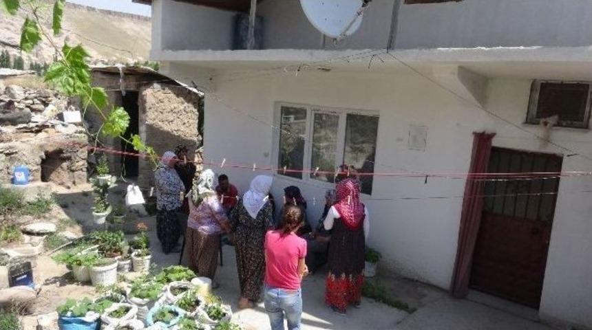 K&ouml;peği Ve Gelini Bayıltan Pe&ccedil;eli Kadın Evi Soydu