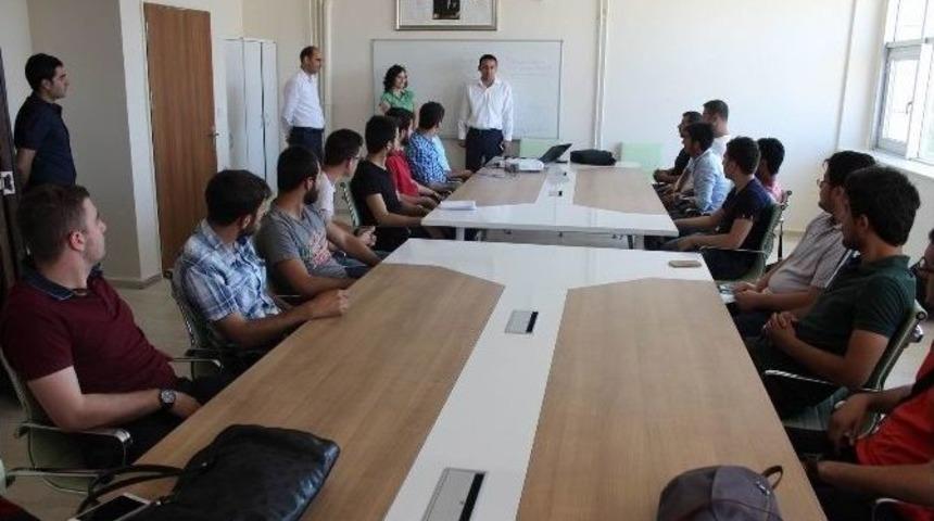 Gen&ccedil;lik Merkezi&rsquo;nde Uygulamalı Girişimcilik Eğitimi Başladı