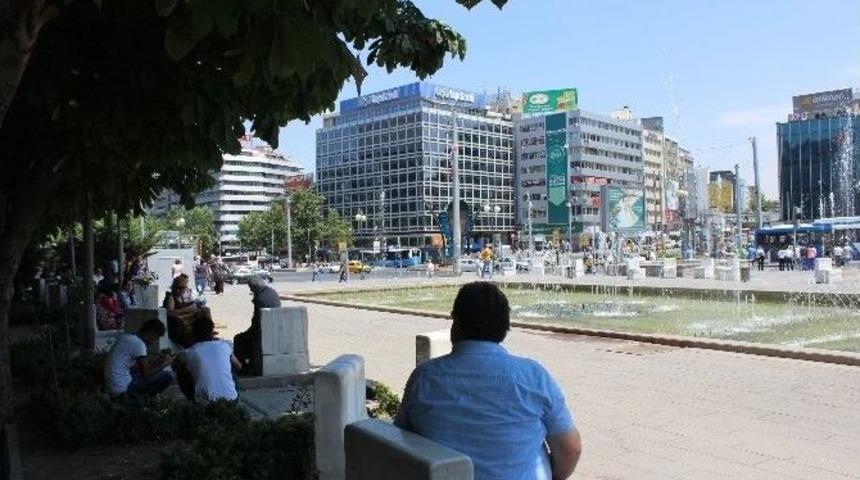 Başkent&rsquo;te Sıcak Hava Vatandaşı Bunalttı