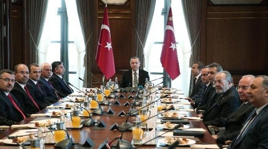Cumhurbaşkanı Erdoğan, Tbmm Başkanı Yılmaz Ve Beraberindeki Başkanlık Divanı &Uuml;yelerini Kabul Etti