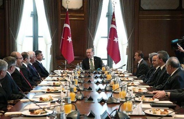 Cumhurbaşkanı Erdoğan, Tbmm Başkanı Yılmaz Ve Beraberindeki Başkanlık Divanı Üyelerini Kabul Etti