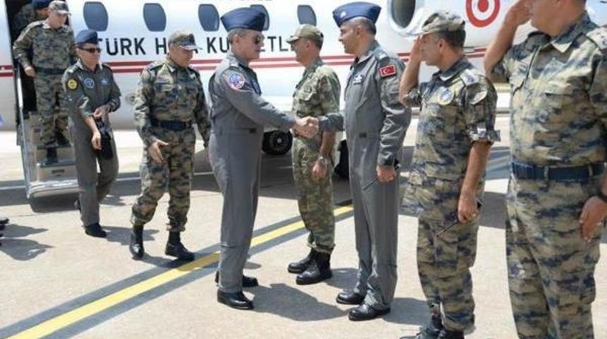 Hava Kuvvetleri Orgeneral Akın &Ouml;zt&uuml;rk Suriye Sınırında