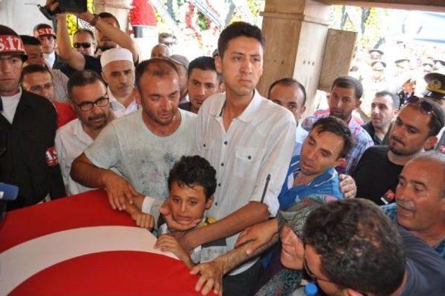 Şehit Astsubay Yavuz'u, Salihli'de Son Yolculuğuna 5 Bin Kişi Uğurladı