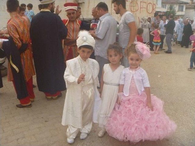 Köyde Mehterli Sünnet Düğünü İlgi Odağı Oldu