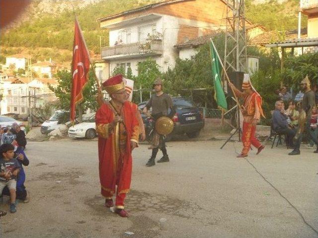 Köyde Mehterli Sünnet Düğünü İlgi Odağı Oldu