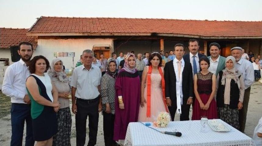 Başkan Kalın Zehra İle Sefa’nın Nişan Yüzüklerini Taktı