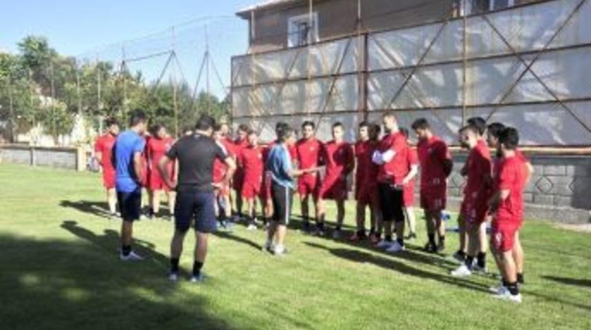 Karaman Belediyespor Yeni Sezonun İlk Antrenmanına &Ccedil;ıktı