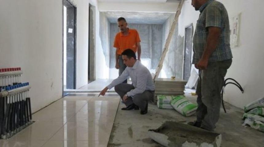 Kaymakam &Uuml;&ccedil;g&uuml;l Okul İnşaatında İncelemelerde Bulundu