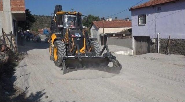 Yunusemre Belediyesi Örencik’e Kilit Parke Taşı Döşüyor