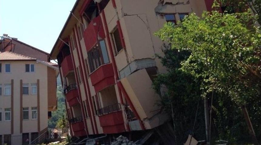 Be&uuml;; Devrek&rsquo;teki Heyelan Alanında &Ccedil;alışmalarına Aralıksız Devam Ediyor