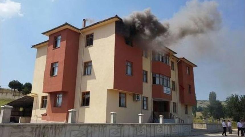 Erkek &Ouml;ğrenci Yurdunda Yangın Paniği