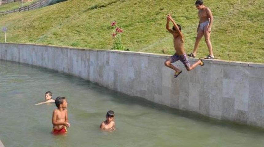 Çocuklar Sıcakta Tehlike Ve Yasak Dinlemiyor