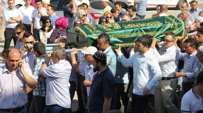 Kazada Hayatını Kaybeden Kan Merkezi &Ccedil;alışanı Toprağa Verildi