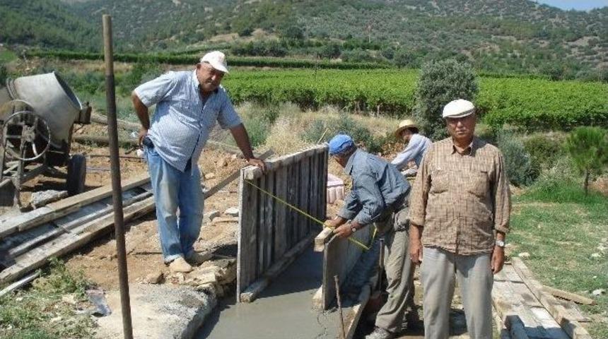 B&uuml;y&uuml;k Dedesinin Yaptırdığı 150 Yıllık &Ccedil;eşmeyi Torunu Restore Ettiriyor