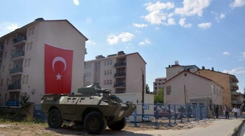 Roketli Saldırı D&uuml;zenlenen Polis Lojmanlarında Tadilat