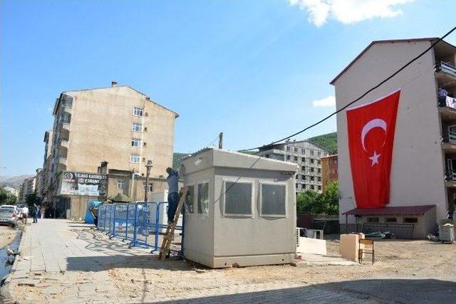 Roketli Saldırı Düzenlenen Polis Lojmanlarında Tadilat