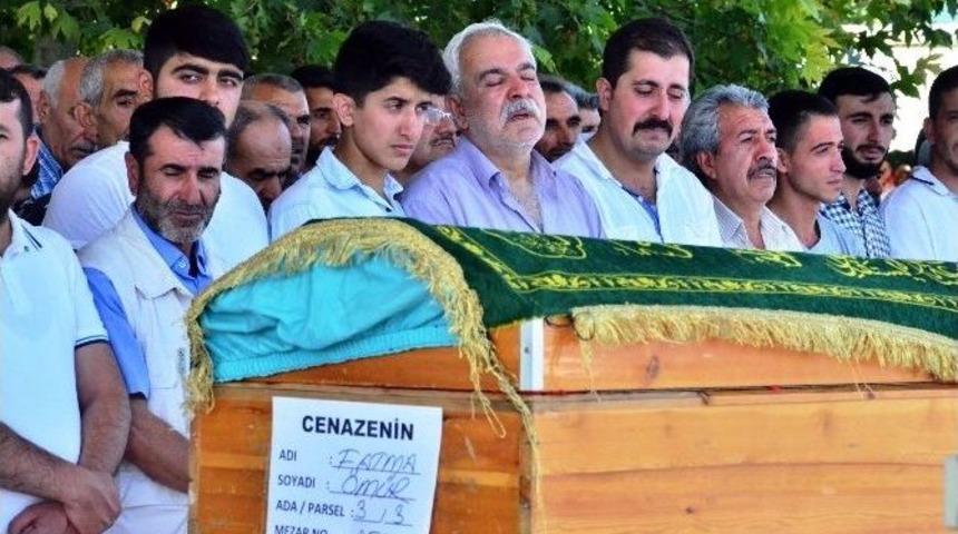 Okul Bah&ccedil;esindeki Şişme Kaydırak Sonu Oldu