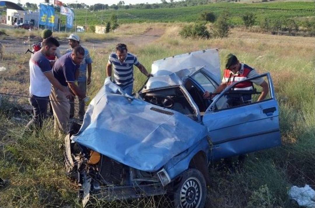 Kula&rsquo;da Trafik Kazası: 1 &Ouml;l&uuml;, 3 Yaralı