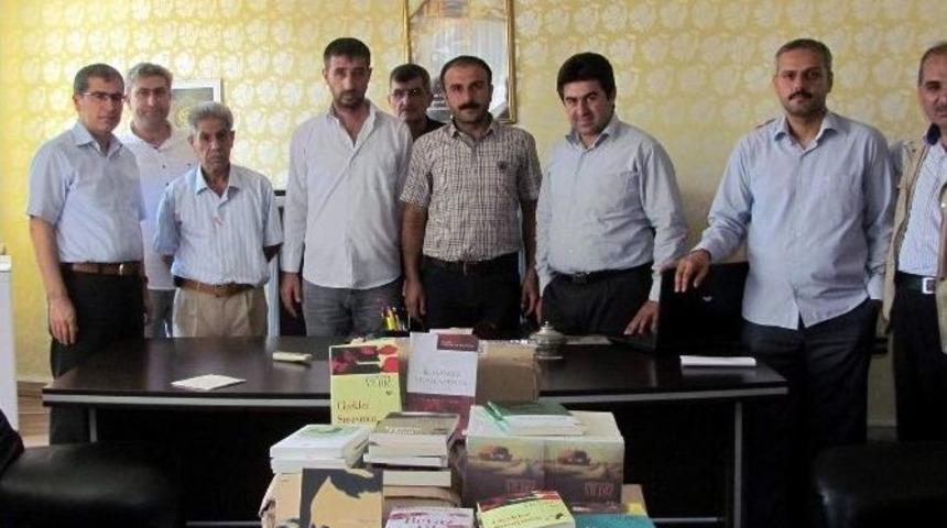 M&uuml;ft&uuml;l&uuml;kten İmam Hatiplere Kitap Yardımı