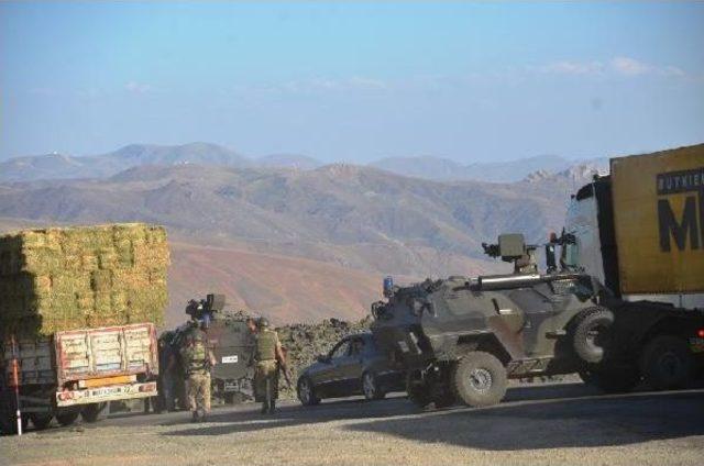 Tendürek Dağı’Nda Yol Kesen Pkk, Asker Ile Çatıştı