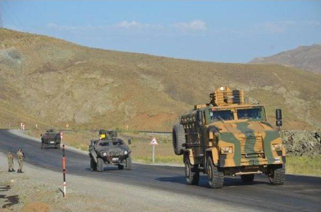 Tendürek Dağı’Nda Yol Kesen Pkk, Asker Ile Çatıştı