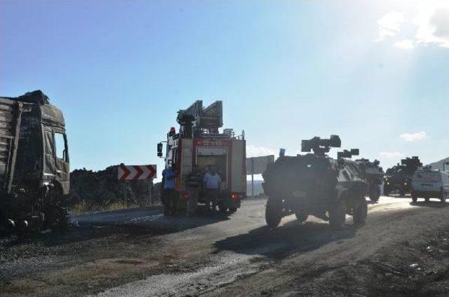 Tendürek Dağı’Nda Yol Kesen Pkk, Asker Ile Çatıştı