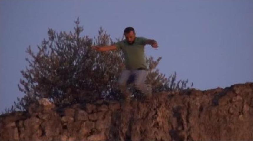 Tarihi Su Kemerinden Atladı, Itfaiyenin A&ccedil;tığı Yastığa D&uuml;şt&uuml;