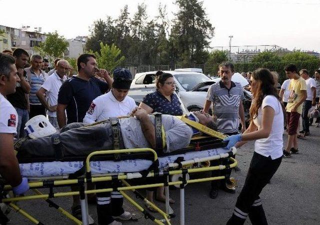Antalya’da İki Otomobil Çarpıştı: 3 Yaralı