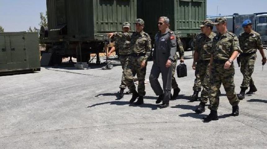 Orgeneral Akın &Ouml;zt&uuml;rk, Suriye Sınırındaki Radar Ve Hava Savunma Silah Sistemlerini Denetledi