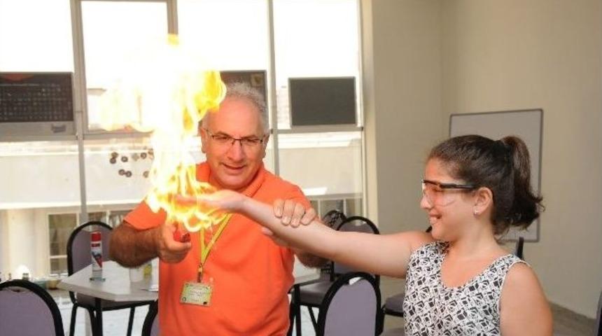 Deneylerle Bilim Yaz Okulu&rsquo;na Yoğun İlgi