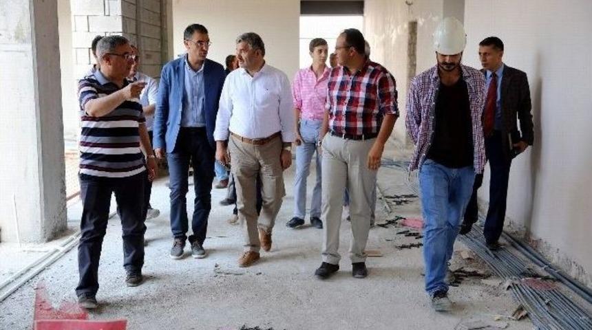 B&uuml;y&uuml;kşehir&rsquo;in Eğitime Katkısı S&uuml;r&uuml;yor