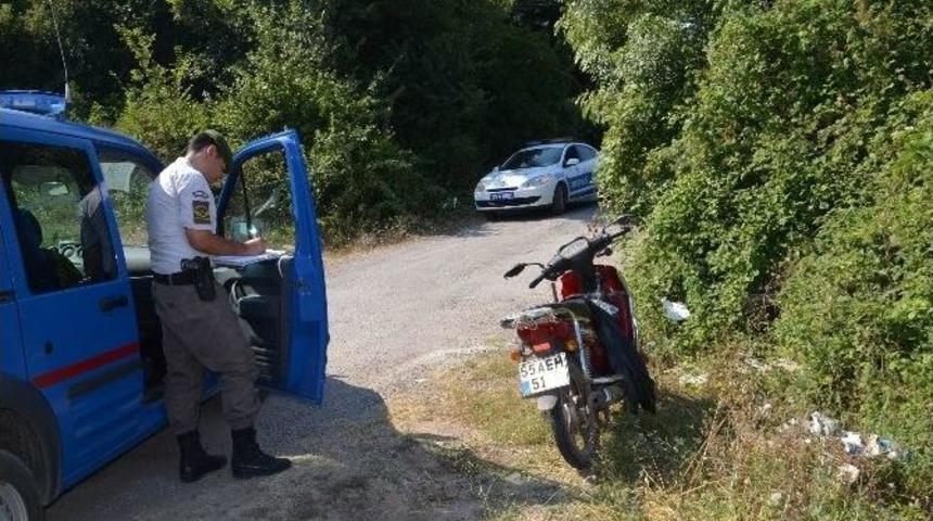 Motosiklet Devrildi: 2 Yaralı