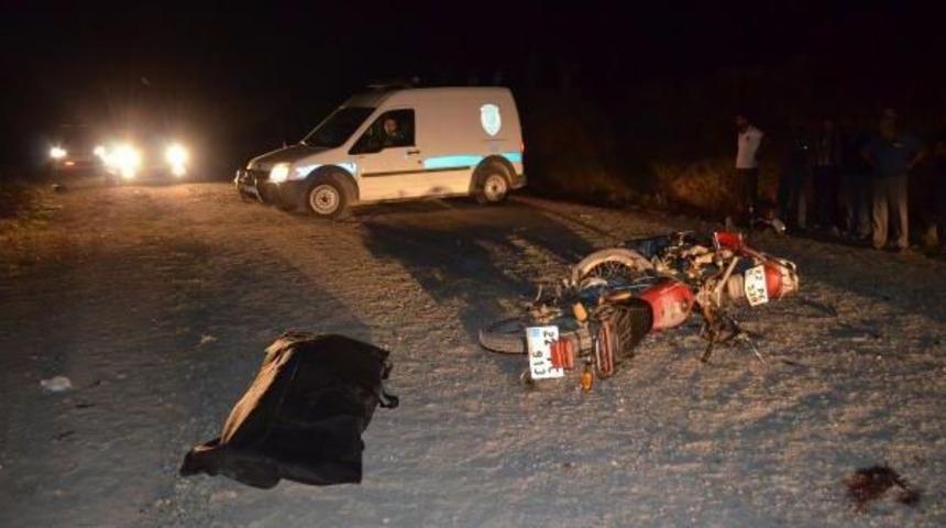 Motosikletleri &Ccedil;arpışan Enişte &Ouml;ld&uuml;, Kayınbirader Ağır Yaralandı