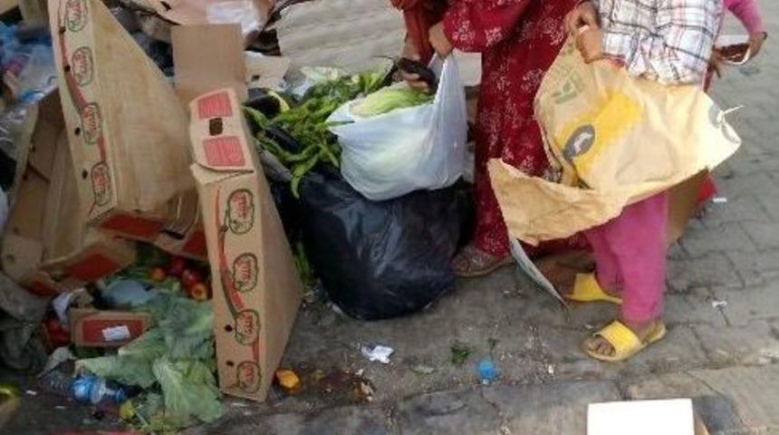 Yoksulluktan &Ccedil;&ouml;plerde Yiyecek Arıyorlar