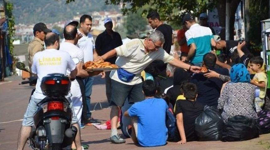 54 Ka&ccedil;ak G&ouml;&ccedil;men Boğulmak &Uuml;zereyken Kurtarıldı