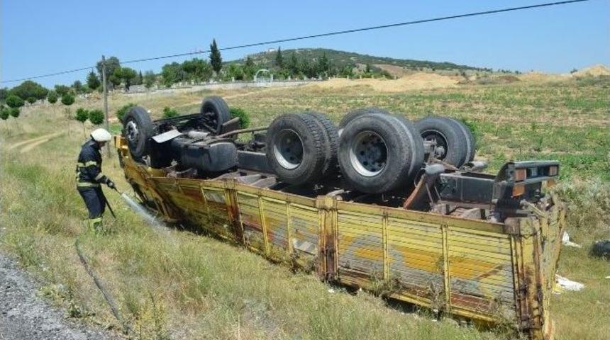 Seramik Y&uuml;kl&uuml; Kamyon Devrildi: 1 Yaralı