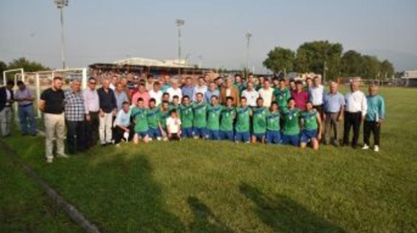 Başkan &Uuml;z&uuml;lmez, Kartepe Belediyespor&rsquo;a Başarılar Diledi