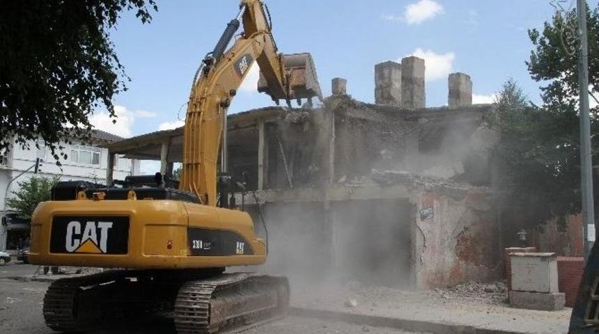 Asırlık Belediye Binası Tarih Oldu