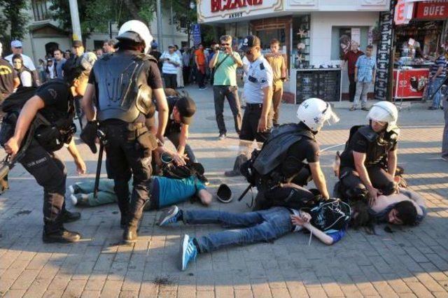 Anarşi İnisiyatifi Grubu Üyelerinin Serbest Bırakılmasını Istediler