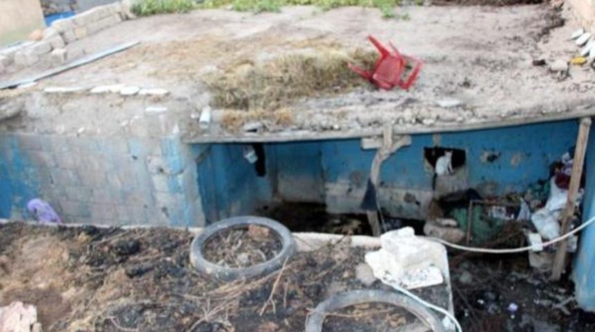 Nusaybin'de Gaz Kaps&uuml;l&uuml; K&uuml;mesi Yaktı, 15 Kanatlı Telef Oldu