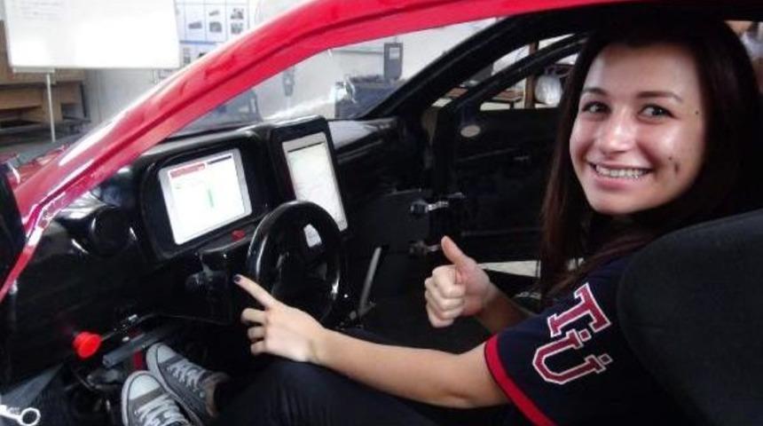 &Uuml;niversite &Ouml;ğrencilerinden 75 Kuruşa 100 Kilometre Yol Yapan Otomobil