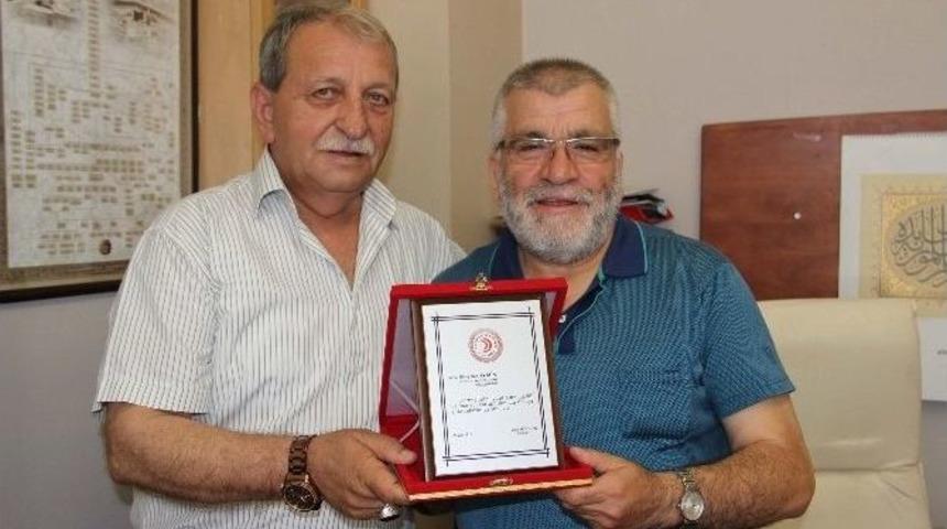 Verem Savaş Derneği&rsquo;nden Hayırsever İş Adamlarına Plaket