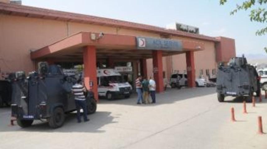 Cizre&rsquo;de Polise Bombalı Saldırı: 3 Yaralı