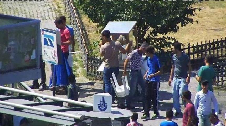 Denetim Yapan Zabıta Ekiplerine Bı&ccedil;aklı Saldırı