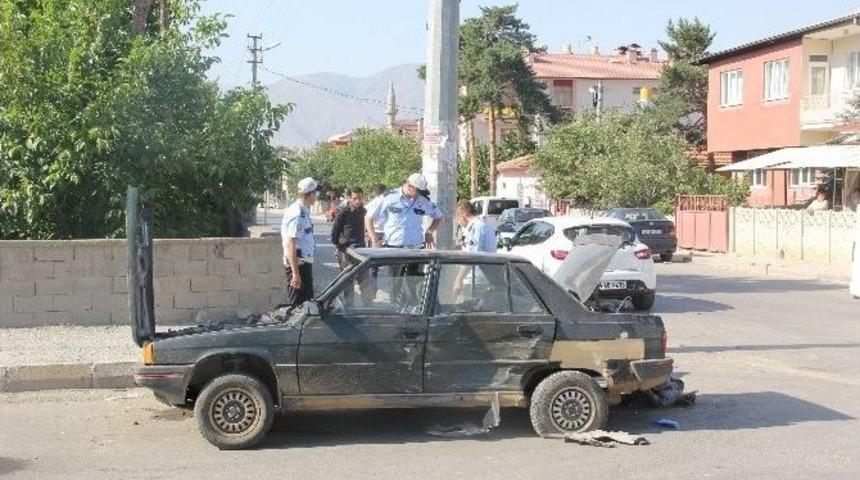 Kavşakta Devrilen Ara&ccedil;ta 1 Kişi Yaralandı