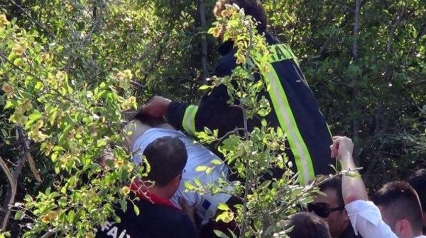 Hız Yapan Otomobil Takla Attı: 2 Ölü, 1 Yaralı