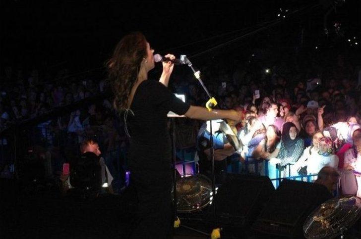 Funda Arar İneboluları Coşturdu G2